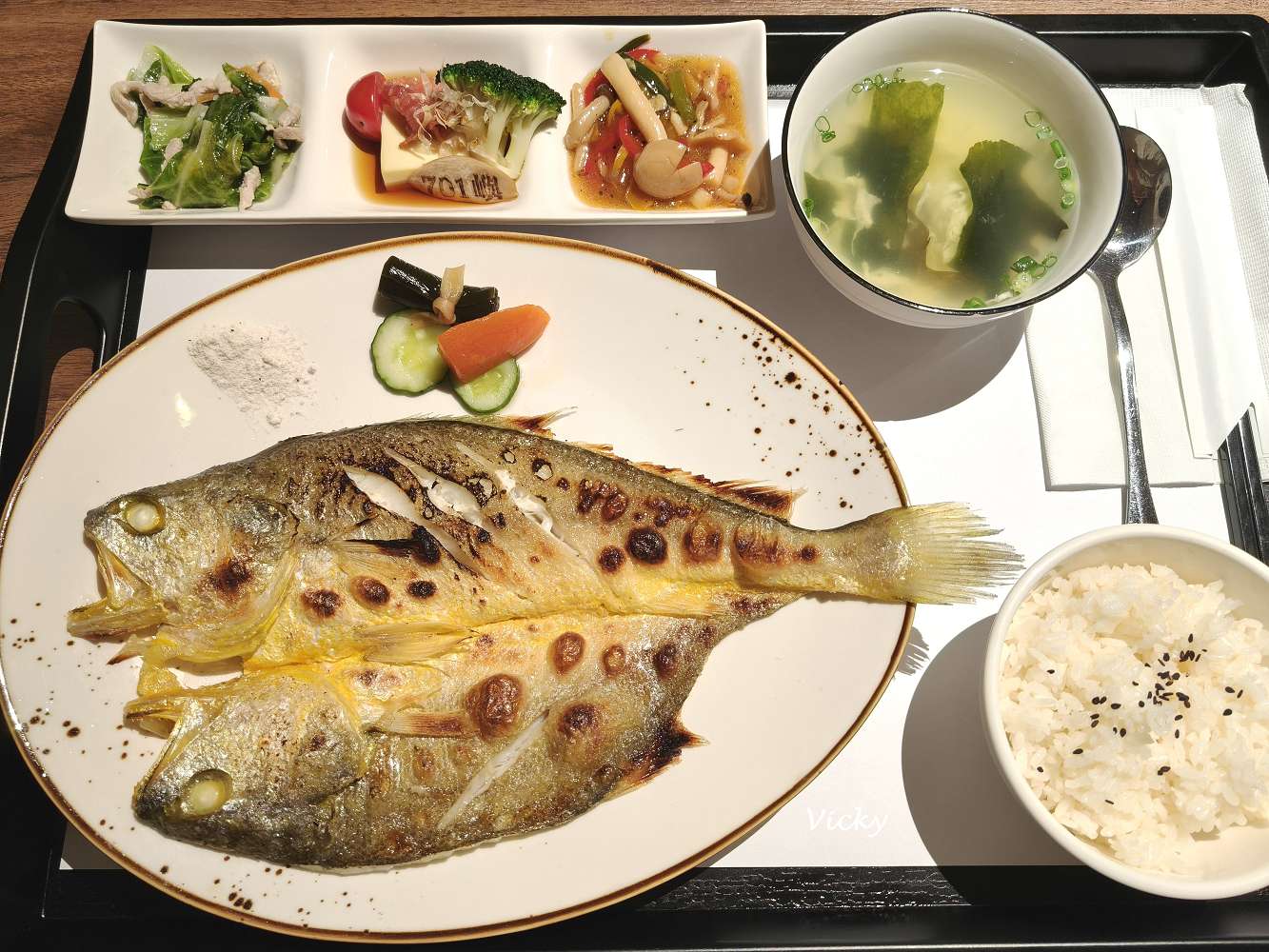 網站近期文章：台南美食︱701嶼 多元餐飲新地圖：成大巷弄必吃「野生海魚」套餐，內附菜單！
