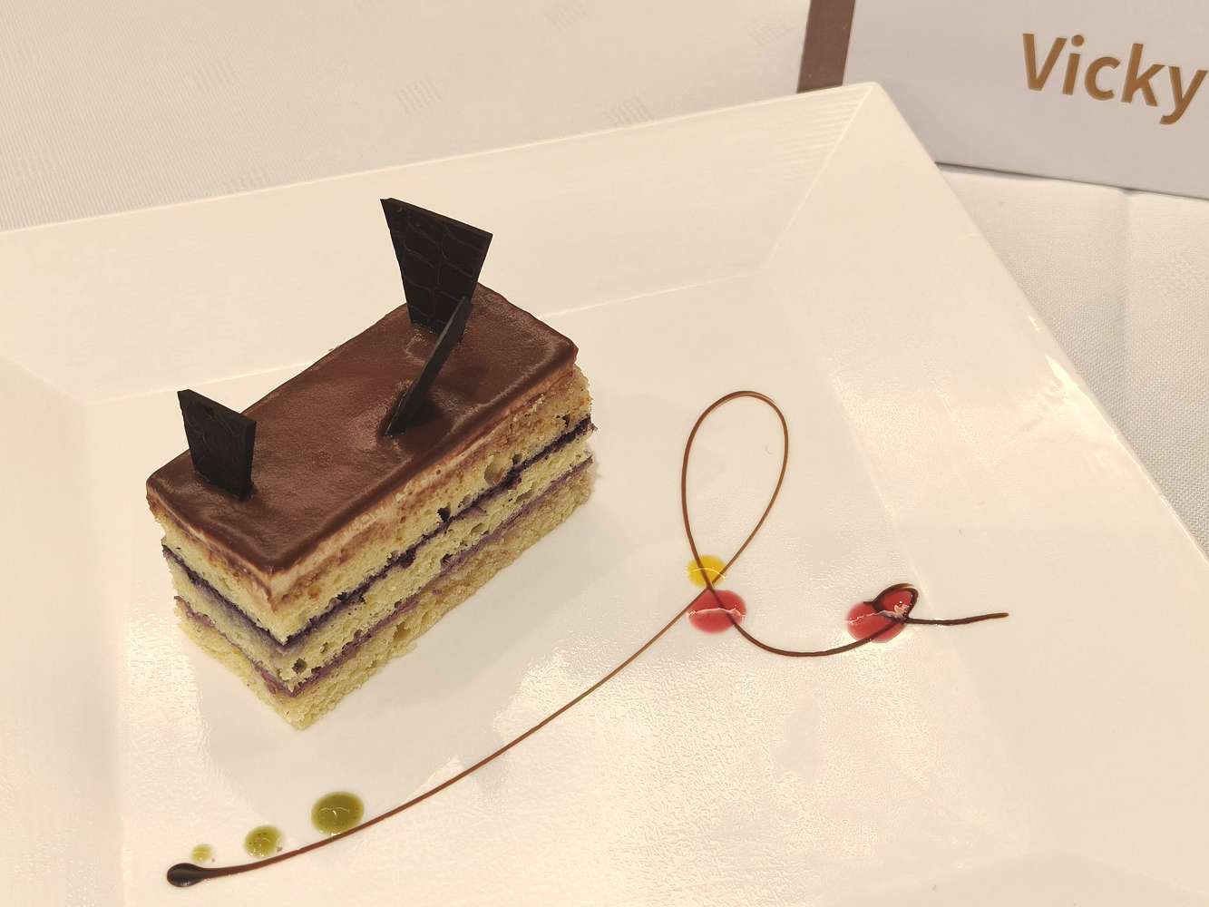 台南聚餐餐廳推薦10+！復古小炒、烤雞桌菜、新鮮海產、氛圍餐酒館