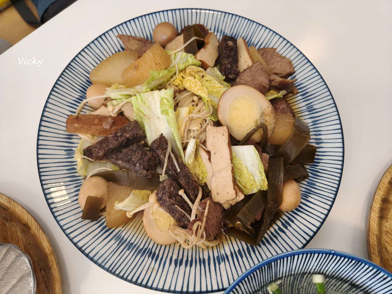 台南南區麵店推薦｜小心燙：文青風冷氣麵館，麵和滷味價格親民，附菜單