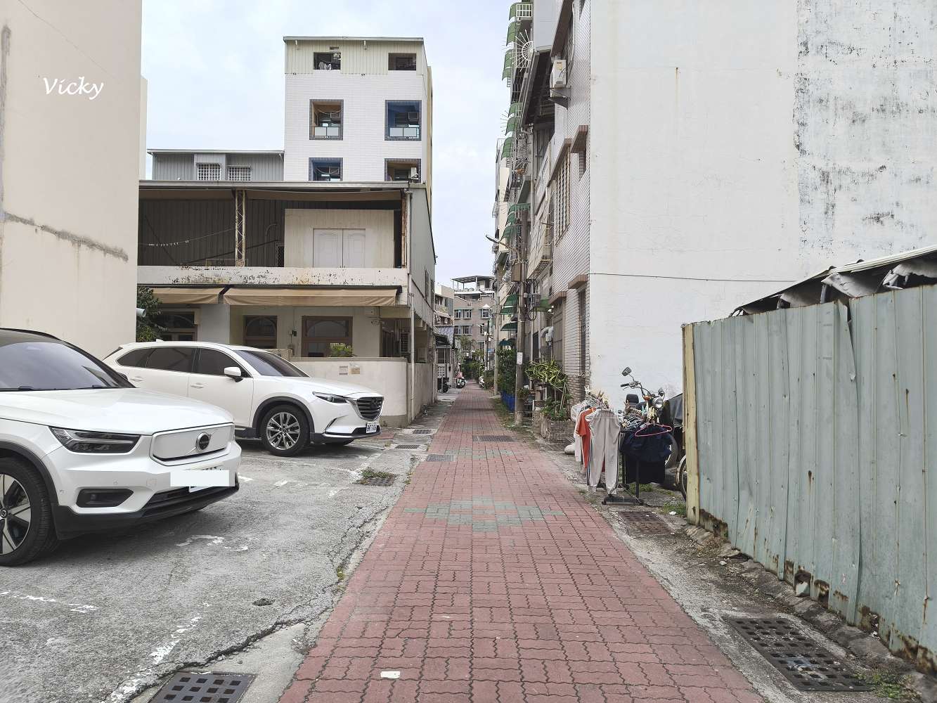 台南咖啡廳｜潺潺咖啡：巷弄裡的文青秘境，紅烏龍巴斯克與奶茶的完美午後時光（附最新菜單）