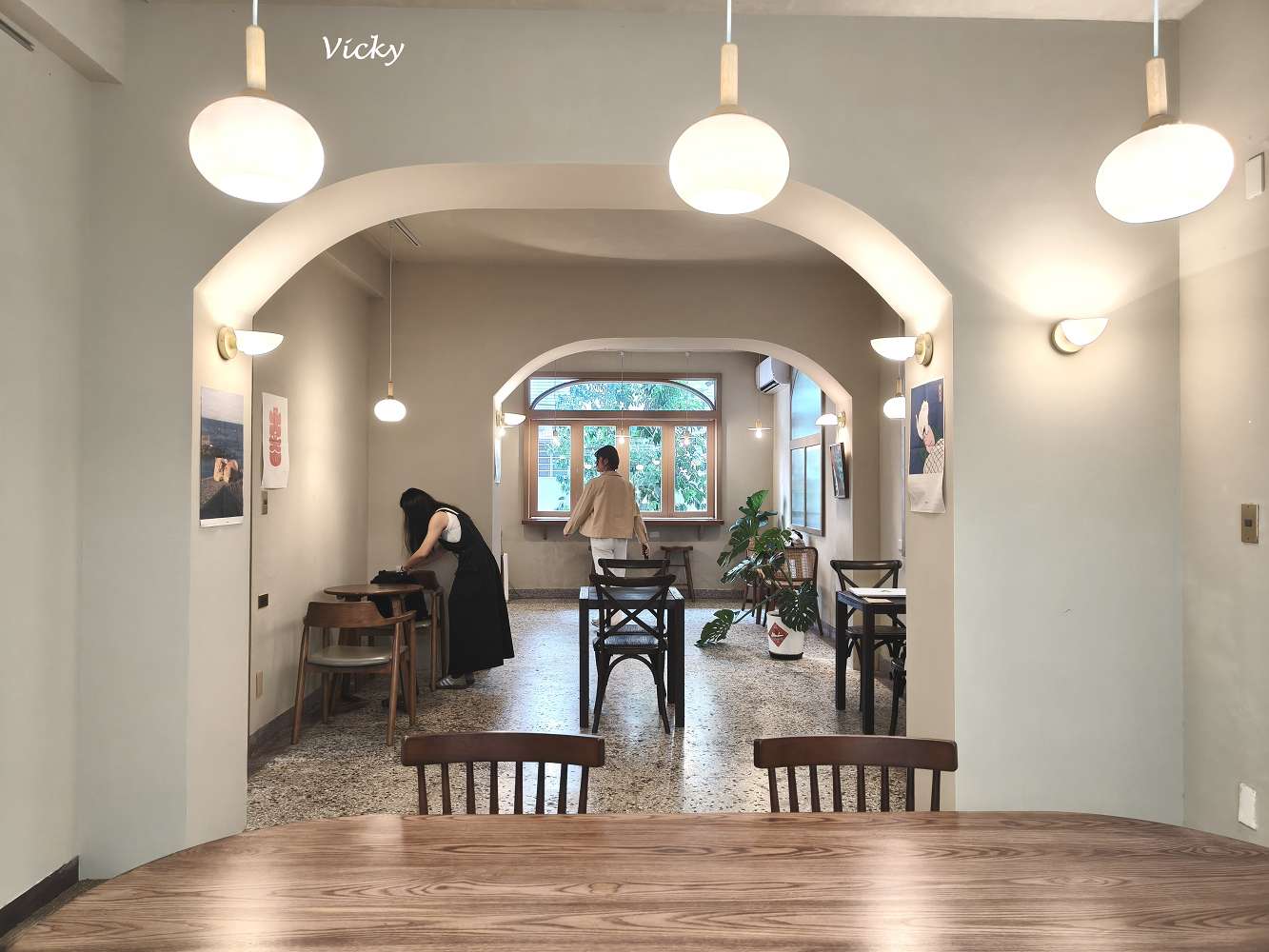 台南咖啡廳｜潺潺咖啡：巷弄裡的文青秘境，紅烏龍巴斯克與奶茶的完美午後時光（附最新菜單）