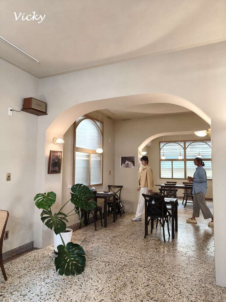 網站近期文章：台南咖啡廳｜潺潺咖啡：巷弄裡的文青秘境，紅烏龍巴斯克與奶茶的完美午後時光（附最新菜單）