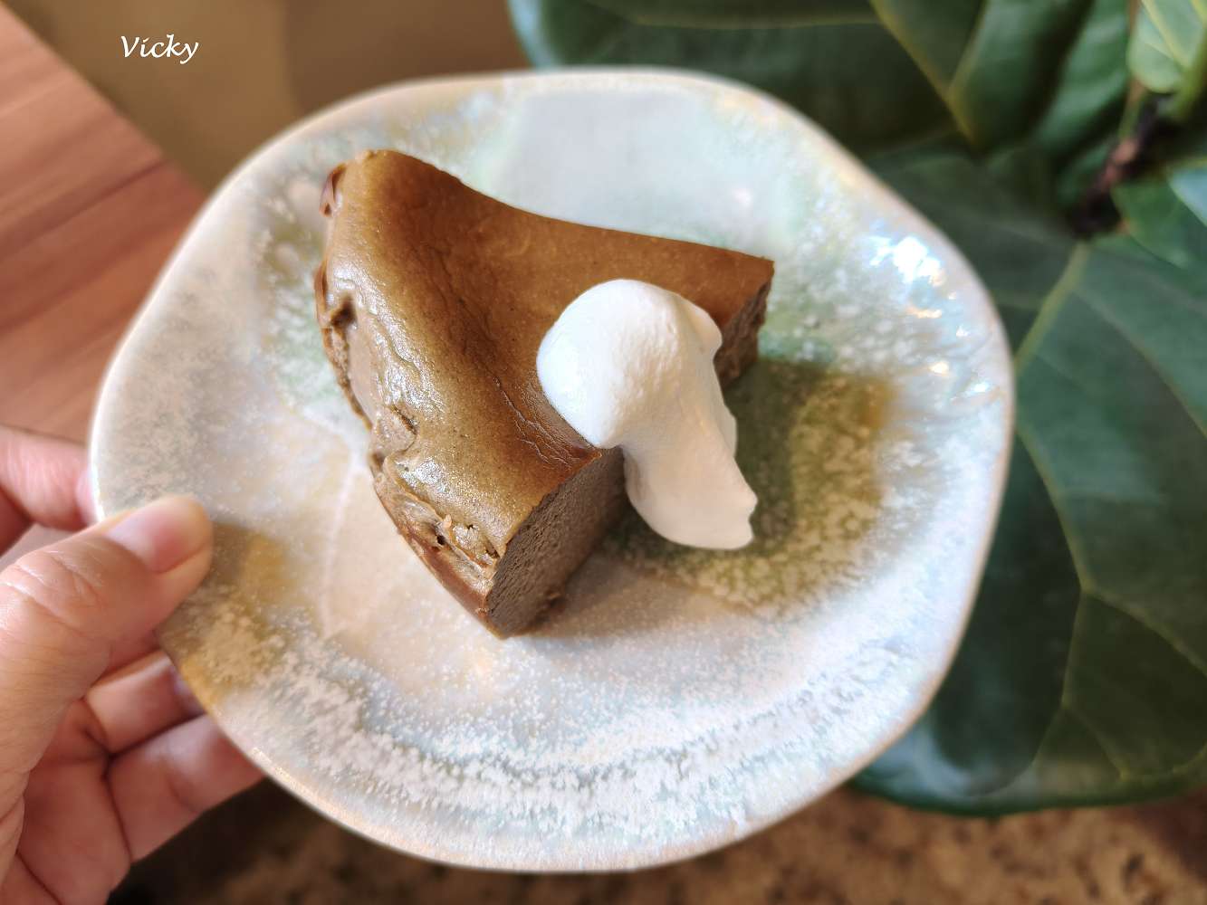 台南咖啡廳｜潺潺咖啡：巷弄裡的文青秘境，紅烏龍巴斯克與奶茶的完美午後時光（附最新菜單）