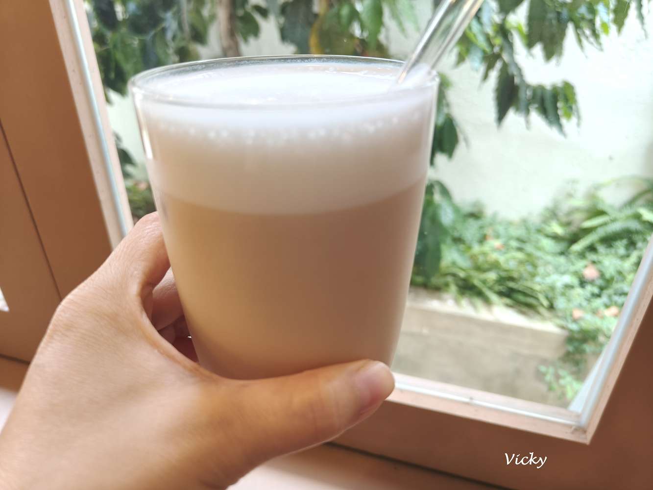 台南咖啡廳｜潺潺咖啡：巷弄裡的文青秘境，紅烏龍巴斯克與奶茶的完美午後時光（附最新菜單）