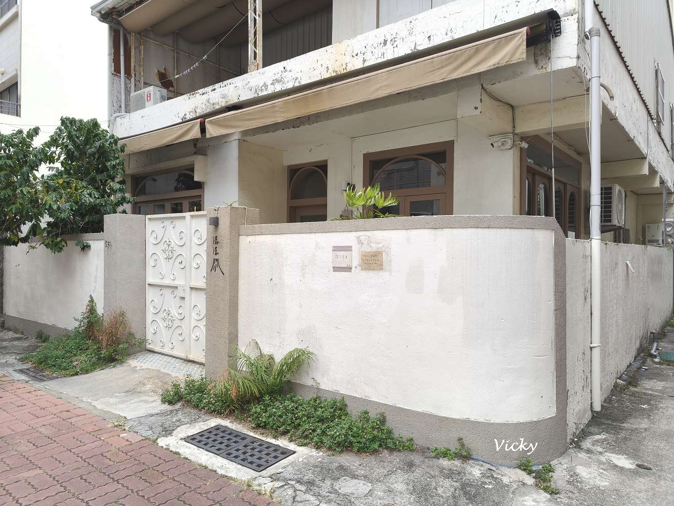 台南咖啡廳｜潺潺咖啡：巷弄裡的文青秘境，紅烏龍巴斯克與奶茶的完美午後時光（附最新菜單）