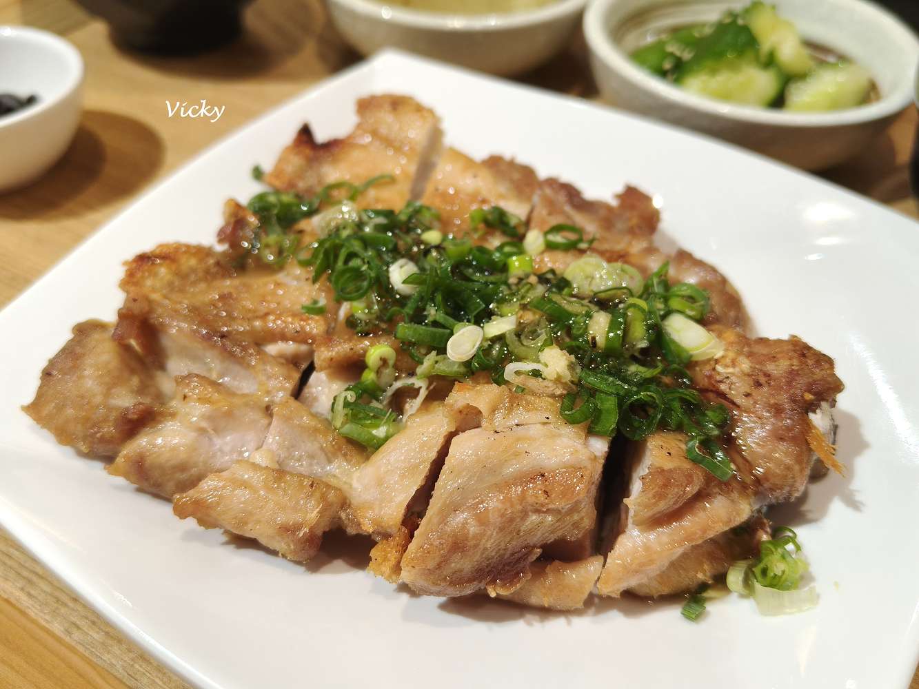 台南日本料理推薦｜橋北屋日本家庭料理 忠義店：平價定食只要200元出頭！主菜湯品小菜一次滿足，湯、飯、麥茶與高麗菜絲無限續