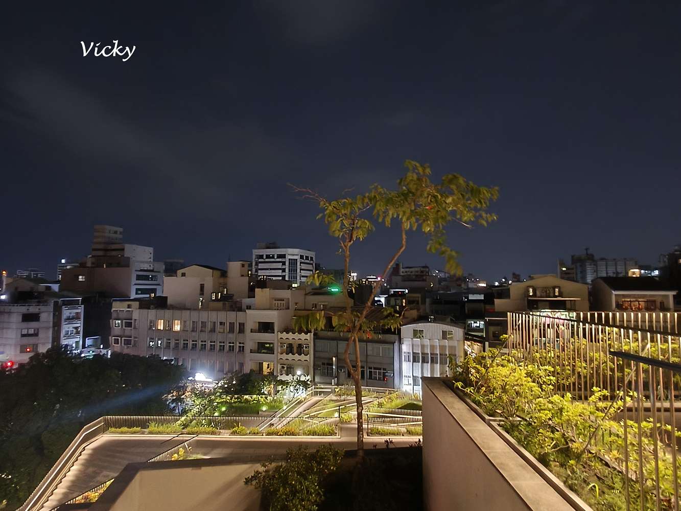台南夜景推薦｜台南美術館2館夜景超浪漫！約會賞月、感受黑夜光影與微風