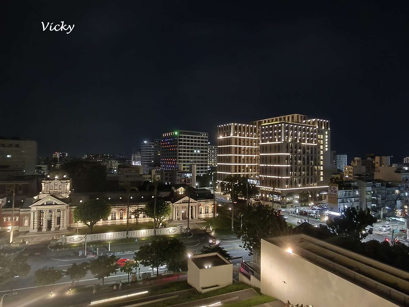 台南夜景推薦｜台南美術館2館夜景超浪漫！約會賞月、感受黑夜光影與微風