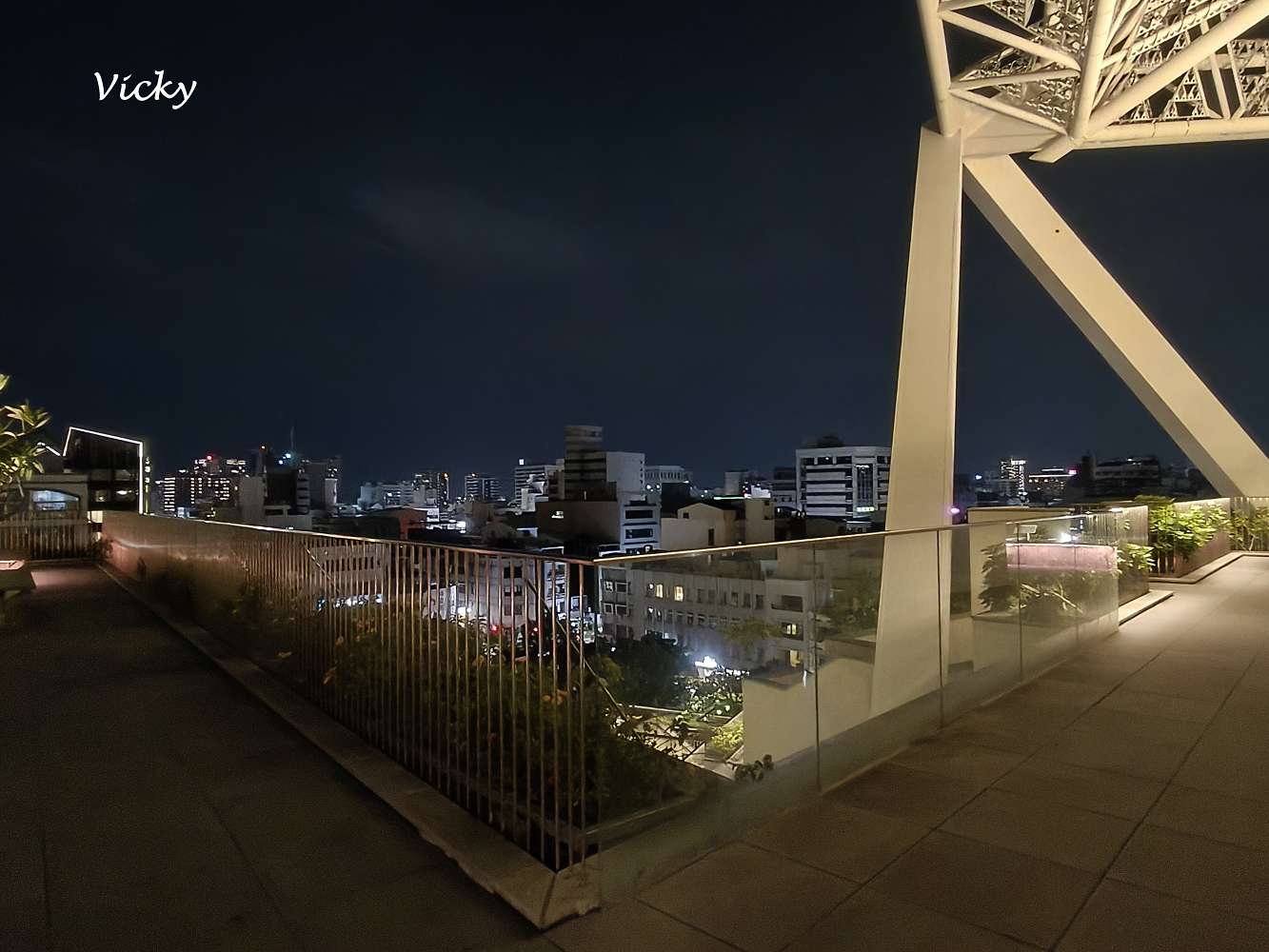 台南夜景推薦｜台南美術館2館夜景超浪漫！約會賞月、感受黑夜光影與微風