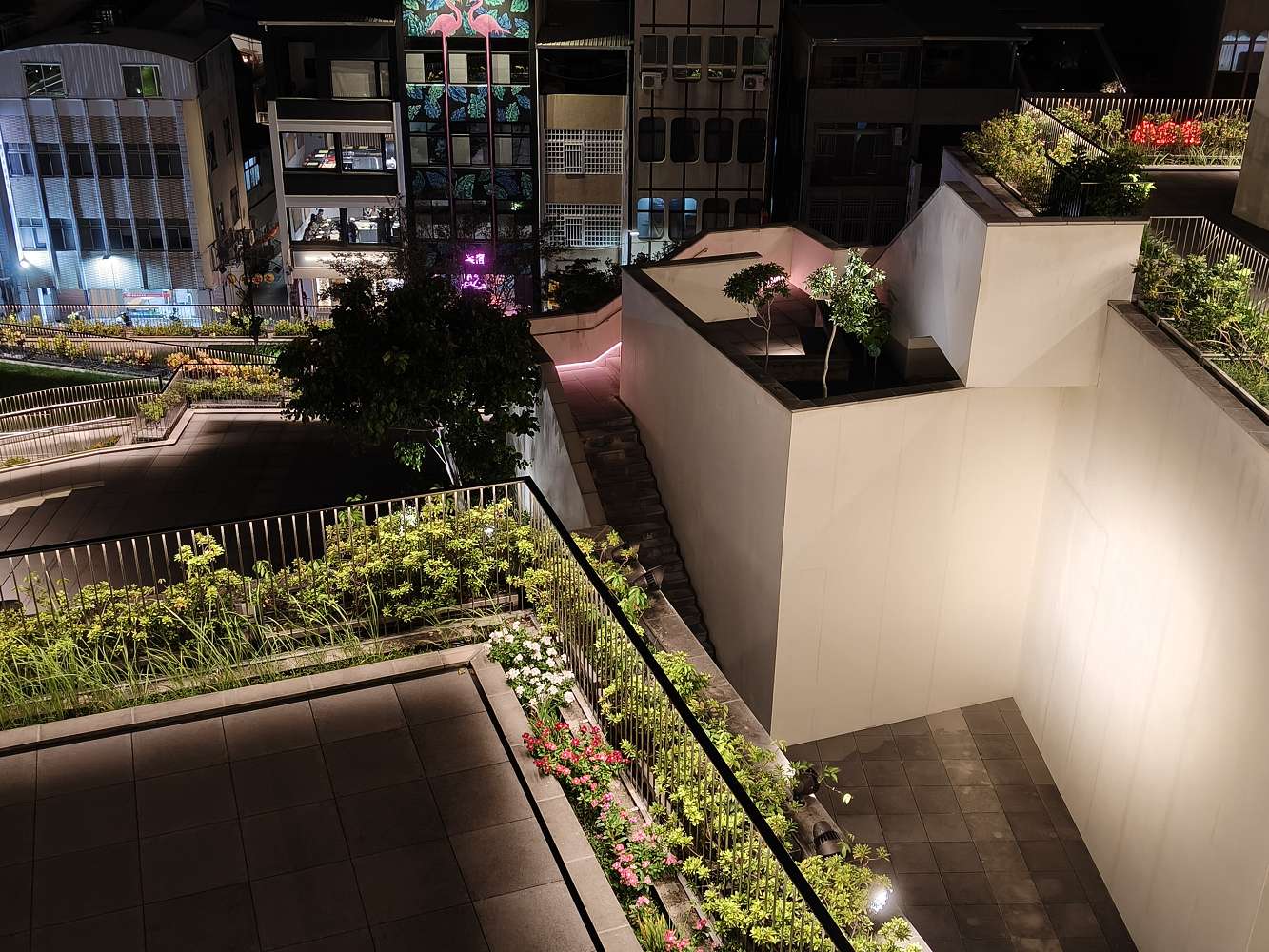 台南夜景推薦｜台南美術館2館夜景超浪漫！約會賞月、感受黑夜光影與微風