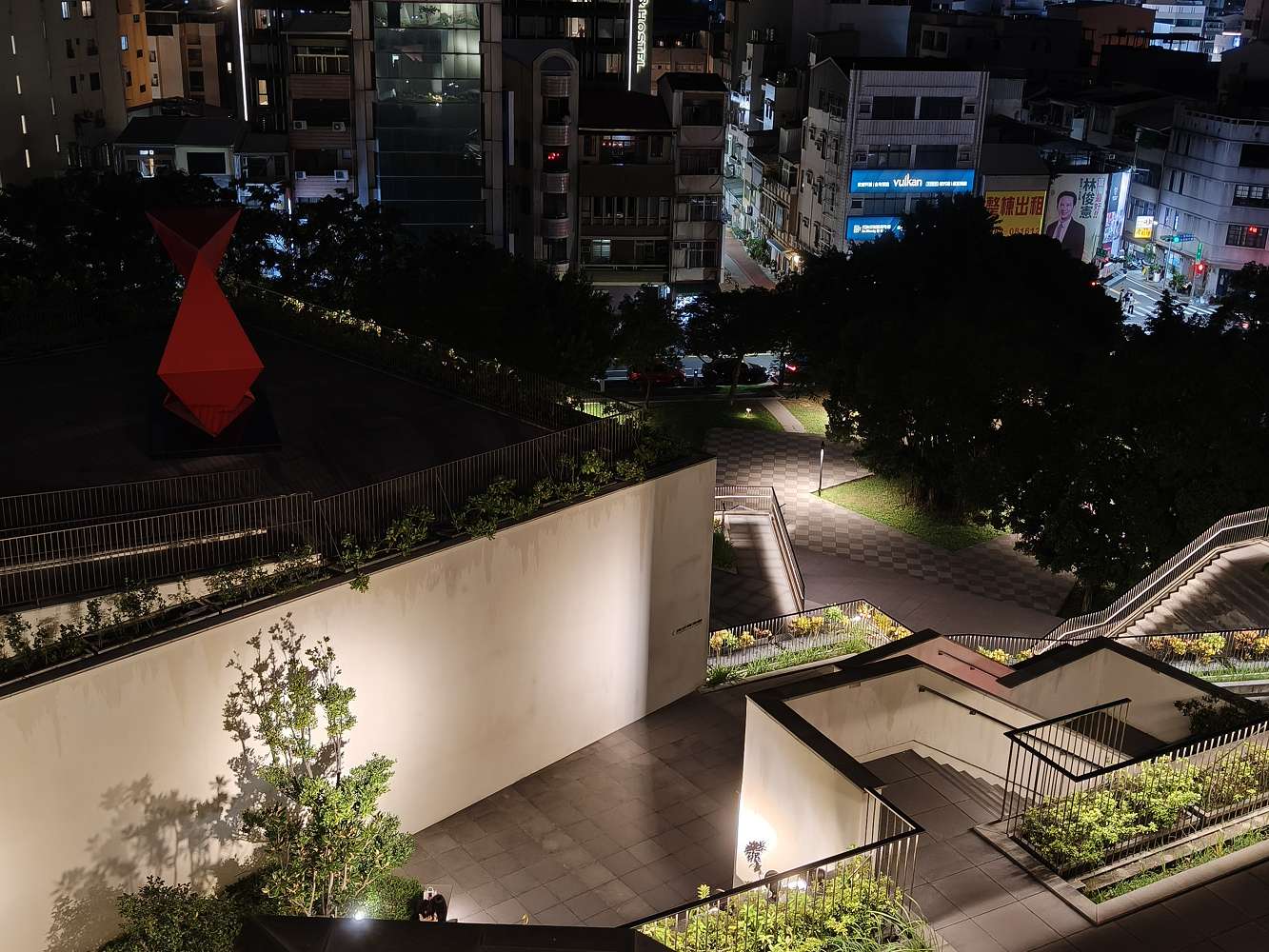 台南夜景推薦｜台南美術館2館夜景超浪漫！約會賞月、感受黑夜光影與微風