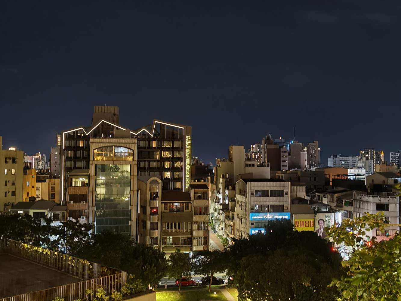 台南夜景推薦｜台南美術館2館夜景超浪漫！約會賞月、感受黑夜光影與微風