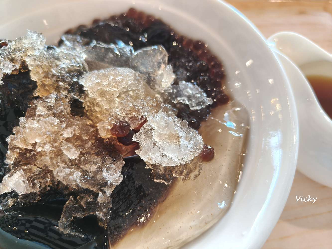 台南愛玉冰店推薦｜蓁愛玉手作坊複合式冰品店：隱身巷弄的大空間冰品店，愛玉、嫩仙草、鍋燒意麵通通有，附菜單