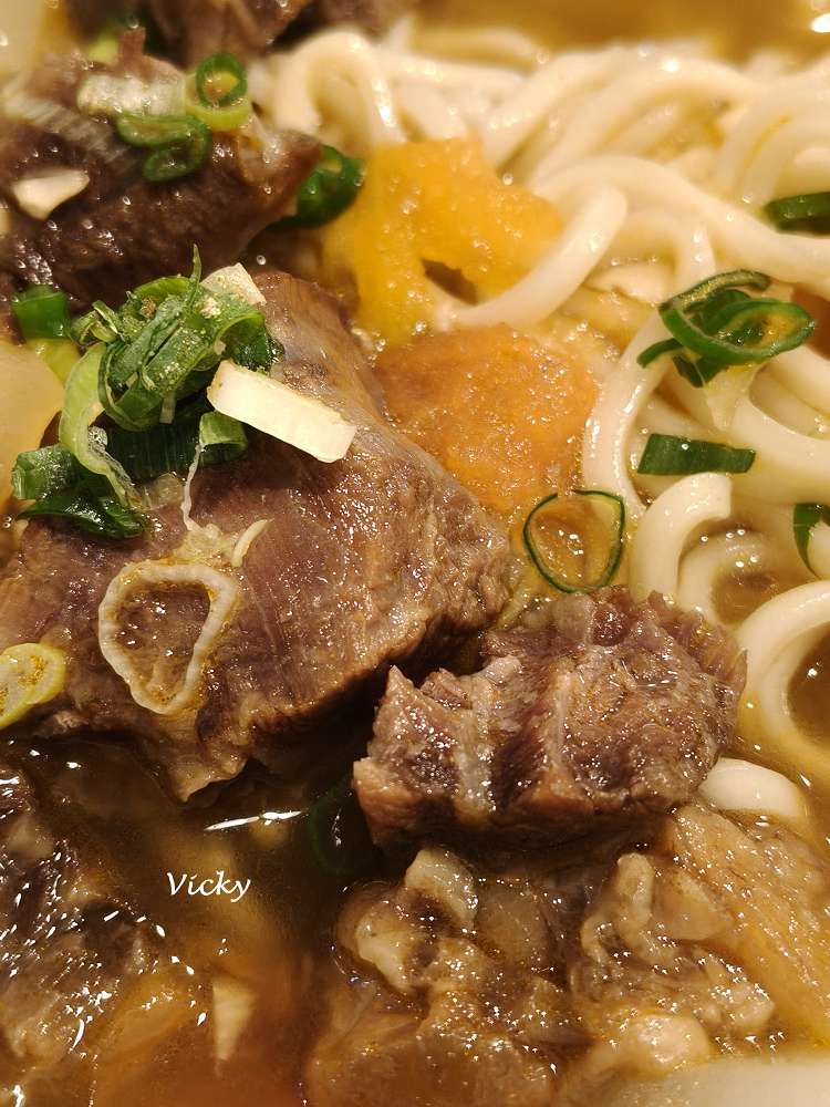 網站近期文章：台南美食｜露露食麵所：隱身巷弄的驚喜！牛肉麵意外好吃，全家都讚不絕口的平價麵食館