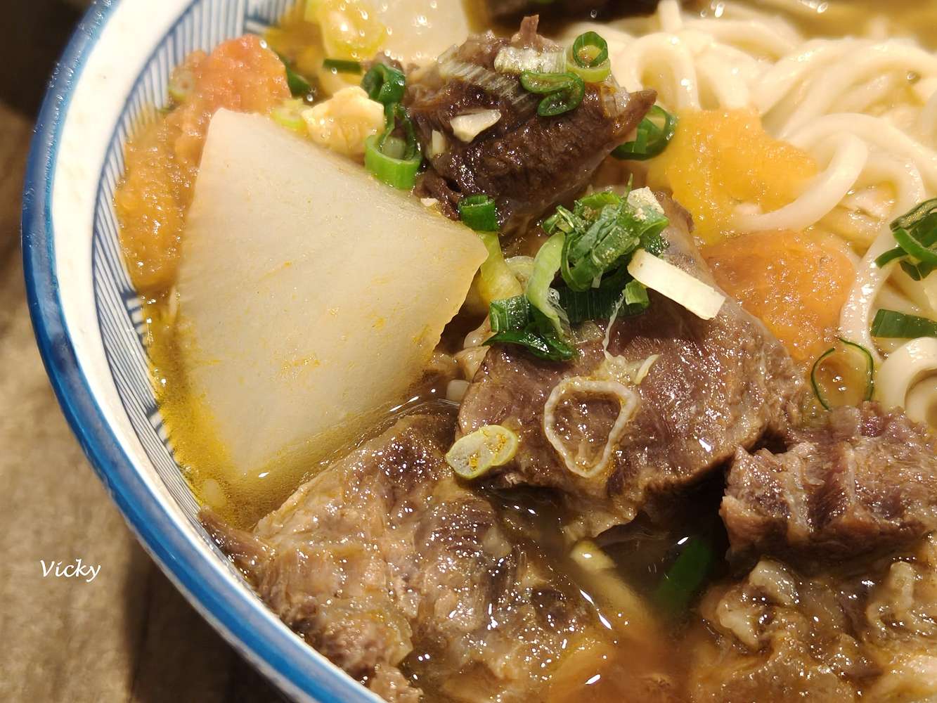 台南美食｜露露食麵所：隱身巷弄的驚喜！牛肉麵意外好吃，全家都讚不絕口的平價麵食館