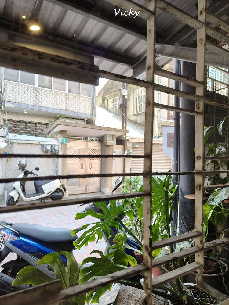 台南中西區美食推薦︱Oi Griddlecakes 美式鬆餅：巷弄中的早午餐天堂，烤香料雞腿+美式鬆餅太驚艷！附菜單