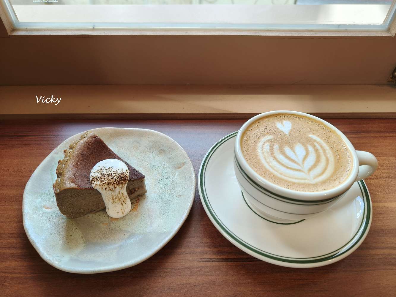 台南咖啡廳｜潺潺咖啡：巷弄裡的文青秘境，紅烏龍巴斯克與奶茶的完美午後時光（附最新菜單）