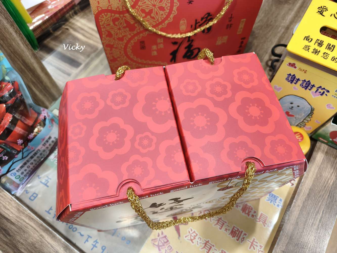 台南伴手禮︱華記蜜餞總店:緊鄰文化中心與巴克禮公園,停車方便、試吃大方,50元銅板價買到古早味,辦公室團購零食首選! 台南伴手禮︱華記蜜餞總店:緊鄰文化中心與巴克禮公園,停車方便、試吃大方,50元銅板價買到古早味,辦公室團購零食首選!