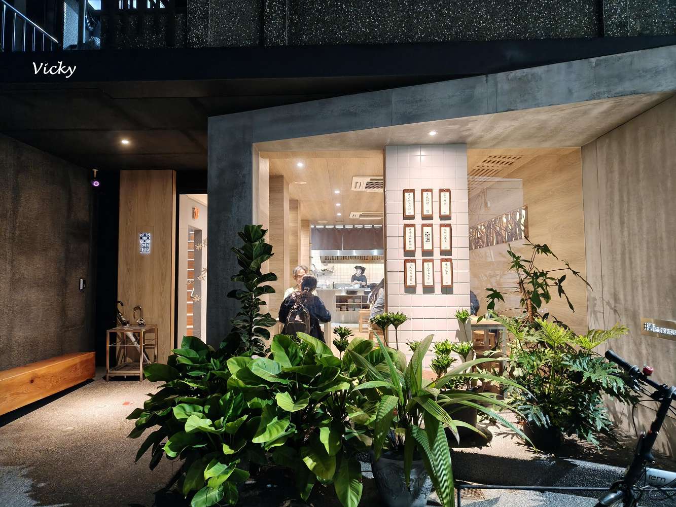 網站近期文章：台南成大美食︱井選日式定食：大學路巷弄精緻和風料理，停車方便、環境舒適，附菜單