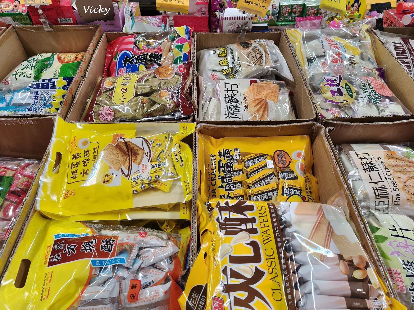 台南中西區 進興糖果行：穿越時空的甜蜜寶藏！從懷舊抽抽樂到異國軟糖，大人小孩的夢幻批發天堂