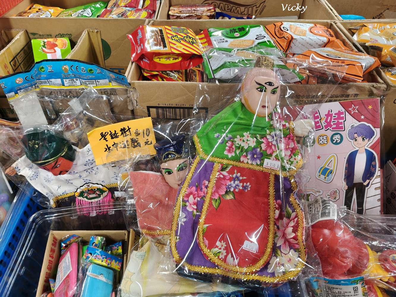 台南中西區 進興糖果行：穿越時空的甜蜜寶藏！從懷舊抽抽樂到異國軟糖，大人小孩的夢幻批發天堂