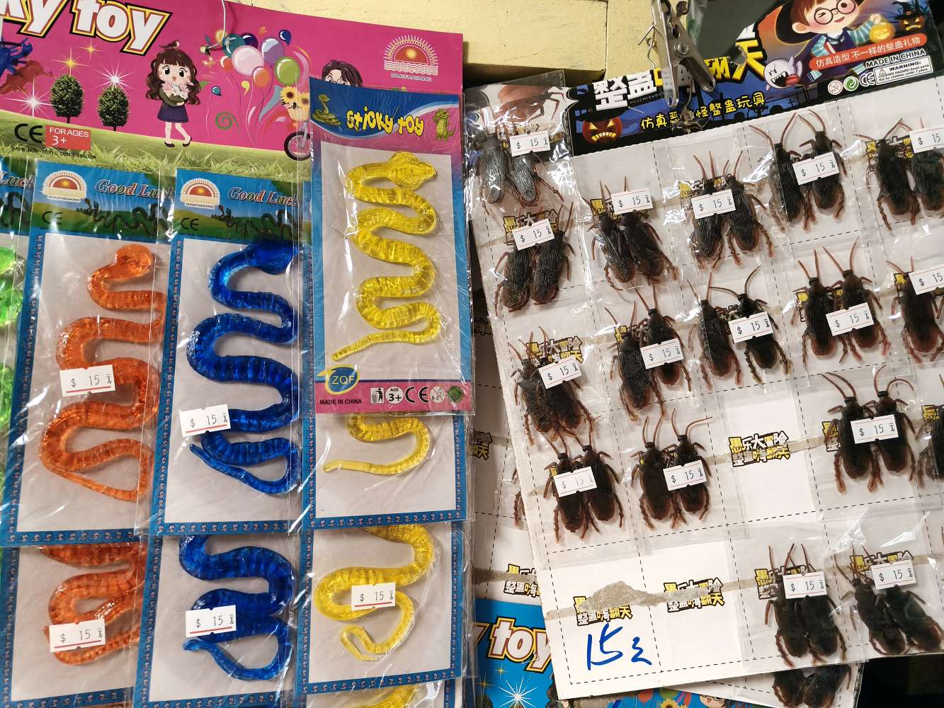 台南中西區 進興糖果行：穿越時空的甜蜜寶藏！從懷舊抽抽樂到異國軟糖，大人小孩的夢幻批發天堂