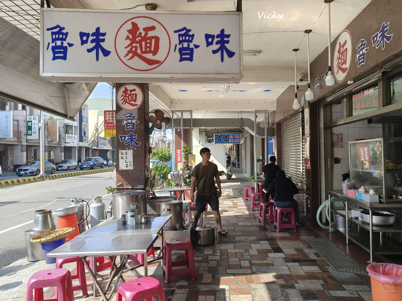 台南南區美食︱國民路 國棟麵店：巨無霸 大碗麵！早上6點就開賣，滷味隨便切都好吃，絕對是高 CP 值早餐