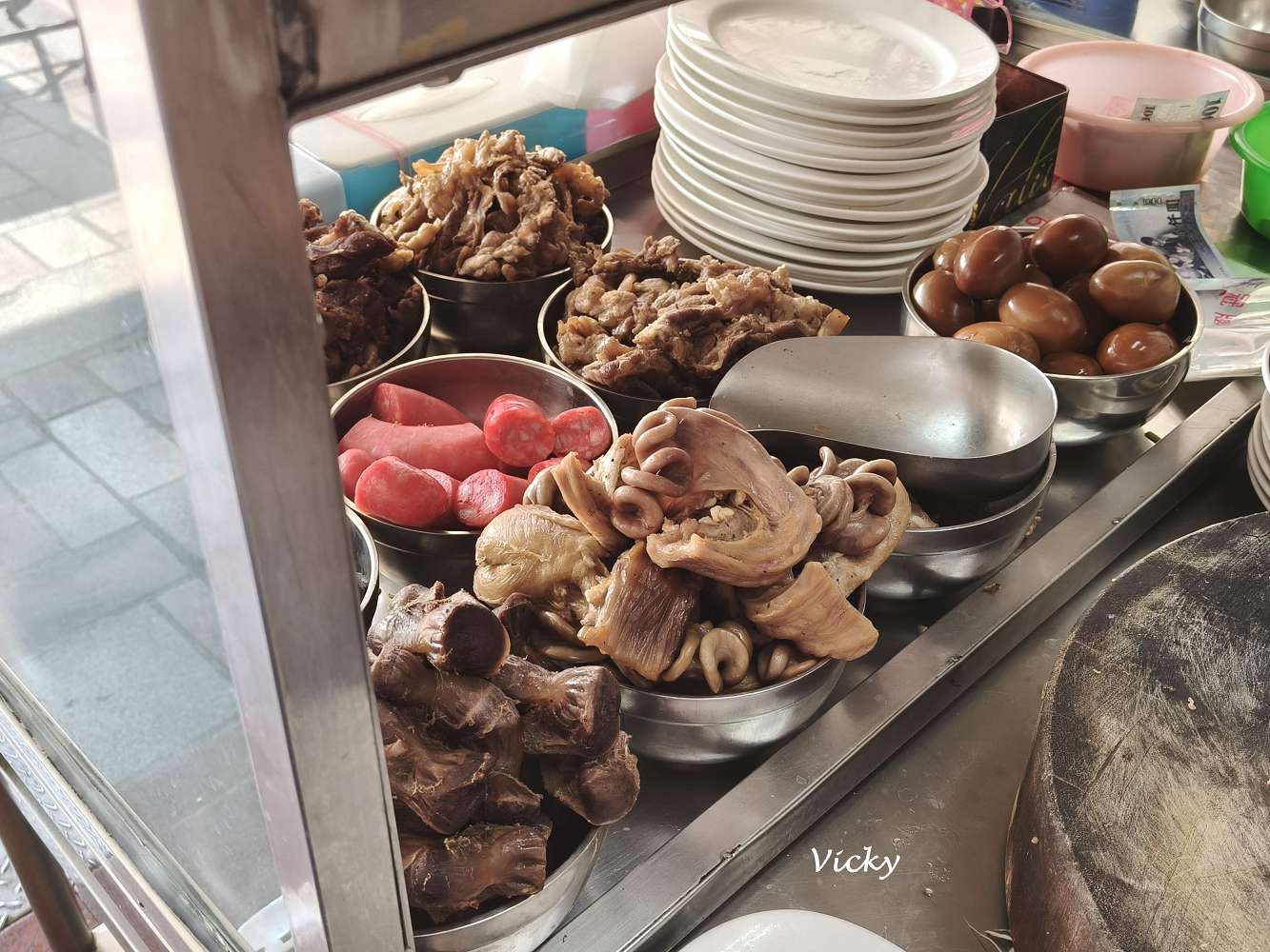 台南南區美食︱國民路 國棟麵店：巨無霸 大碗麵！早上6點就開賣，滷味隨便切都好吃，絕對是高 CP 值早餐