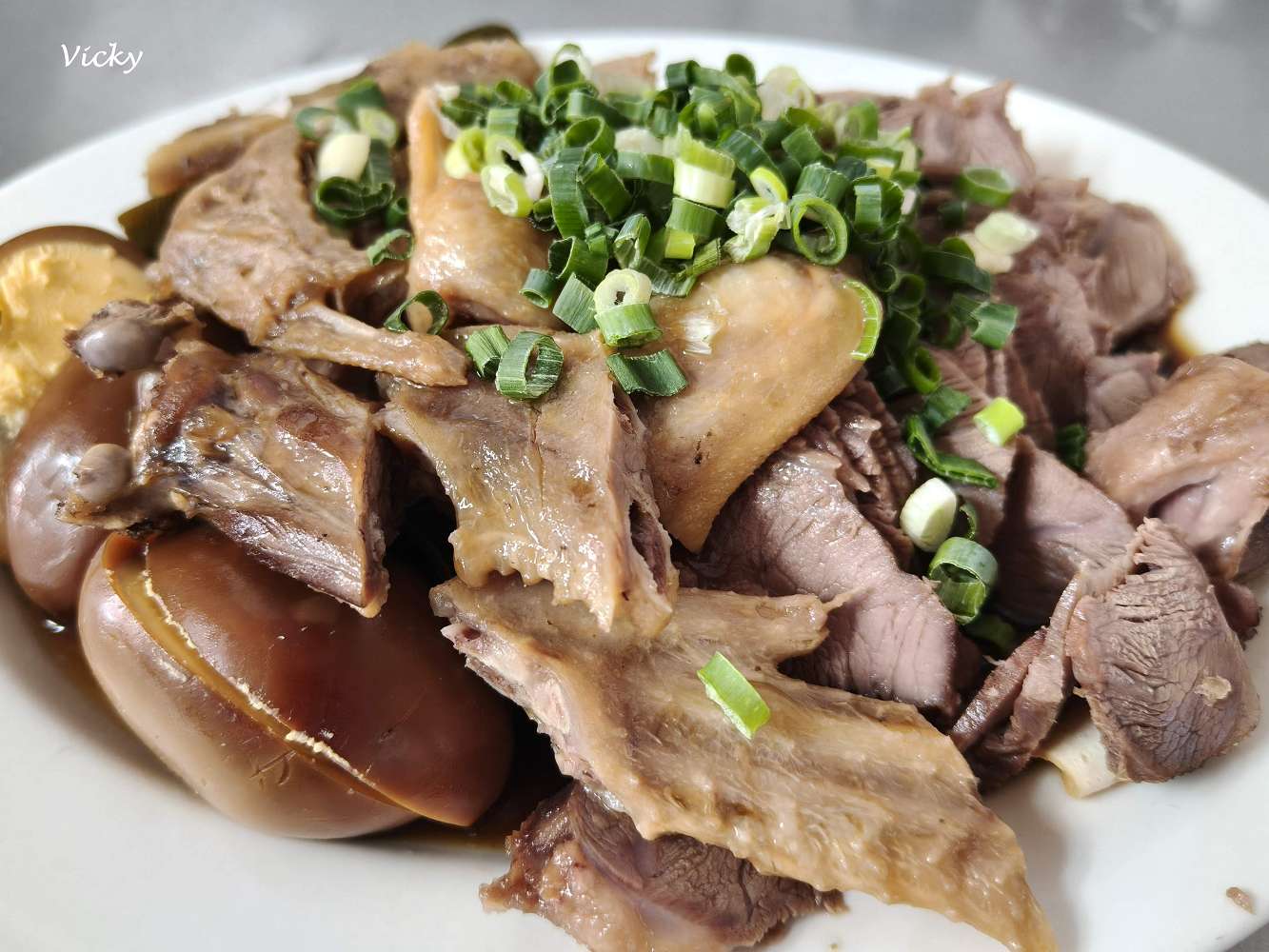 台南南區美食︱國民路 國棟麵店：巨無霸 大碗麵！早上6點就開賣，滷味隨便切都好吃，絕對是高 CP 值早餐