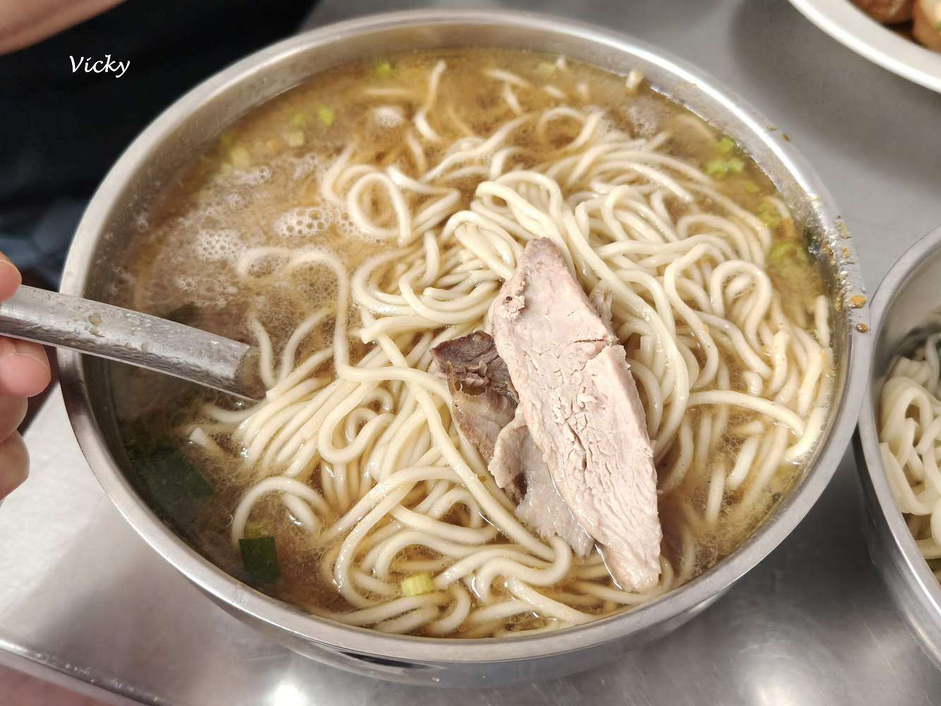 網站近期文章：台南南區美食︱國民路 國棟麵店：巨無霸 大碗麵！早上6點就開賣，滷味隨便切都好吃，絕對是高 CP 值早餐