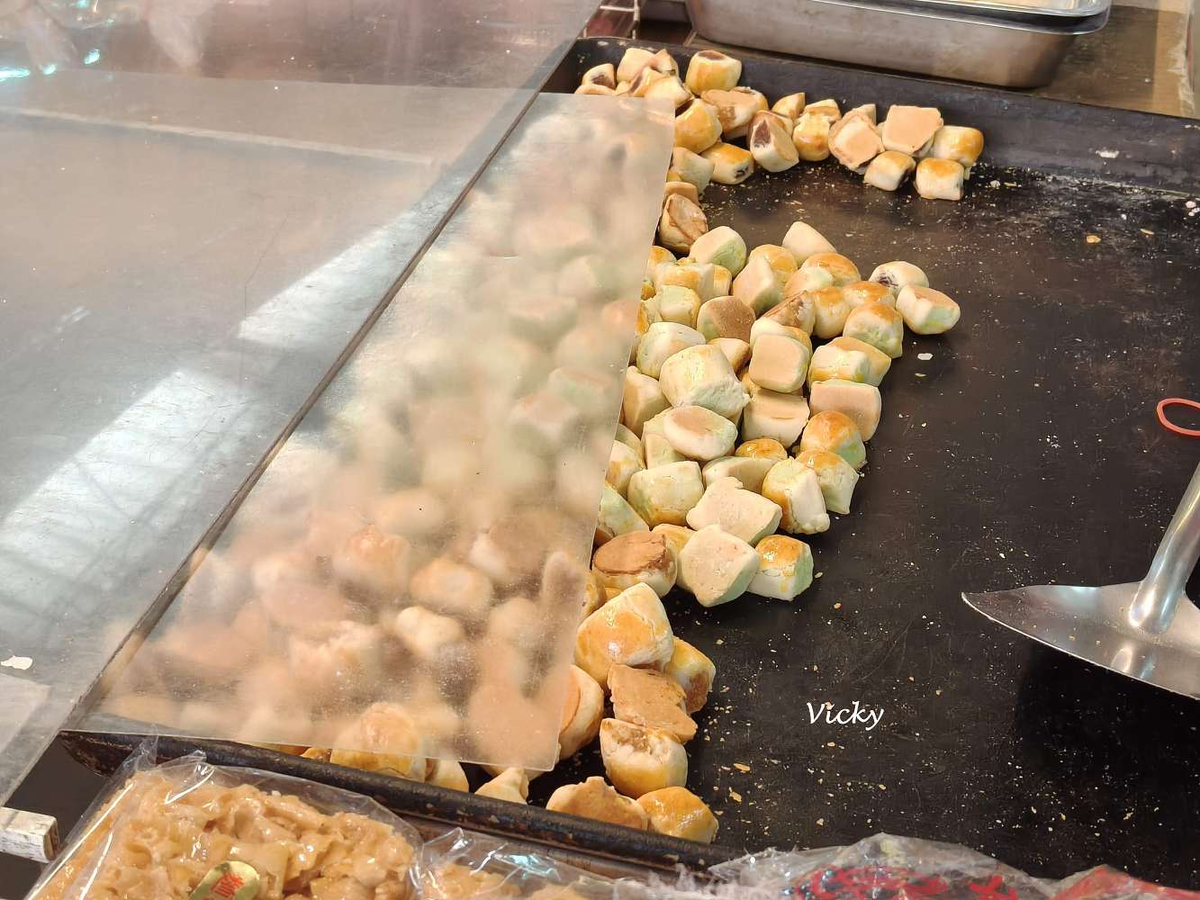 台南神農街美食︱寶來香餅舖：隱身老街的百年餅香，穿越時空的古早味！必買黑糖椪餅、台式馬卡龍