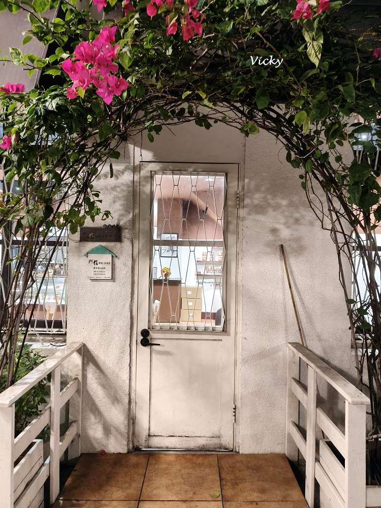 台南中西區特色店家｜木植部：府中街上的無人秘境，空氣鳳梨與誠實商店的療癒邂逅