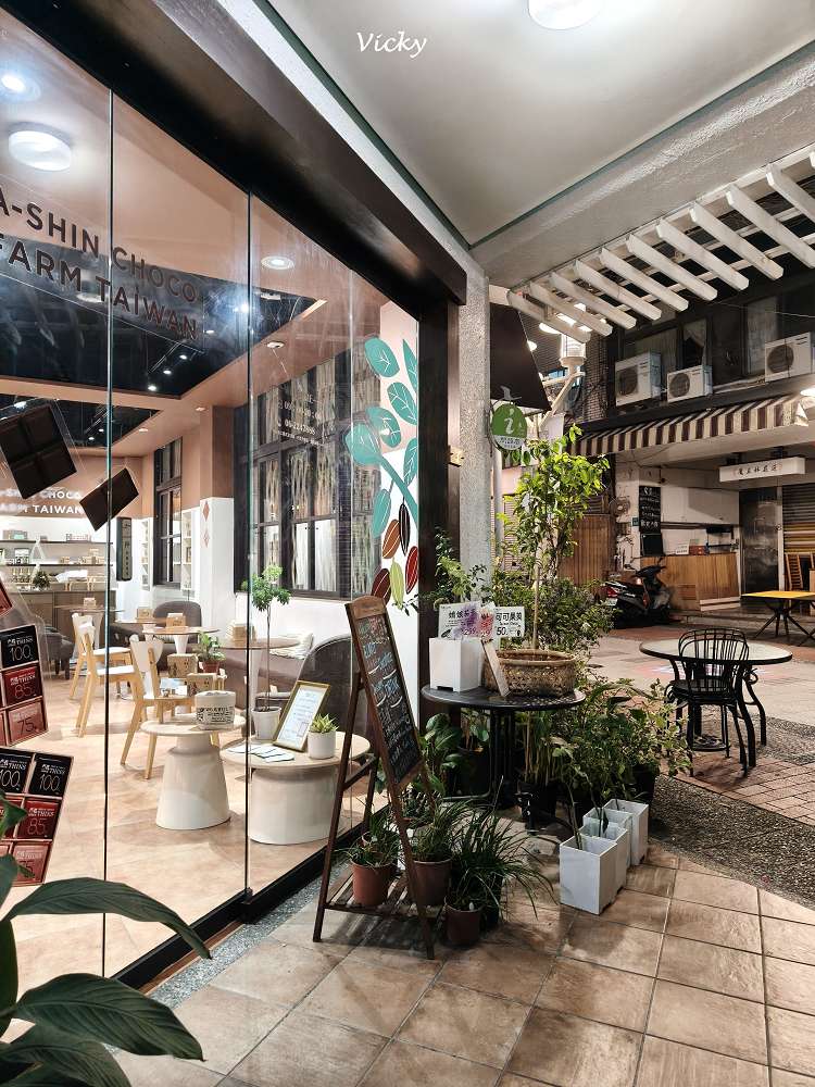 台南中西區特色店家｜木植部：府中街上的無人秘境，空氣鳳梨與誠實商店的療癒邂逅