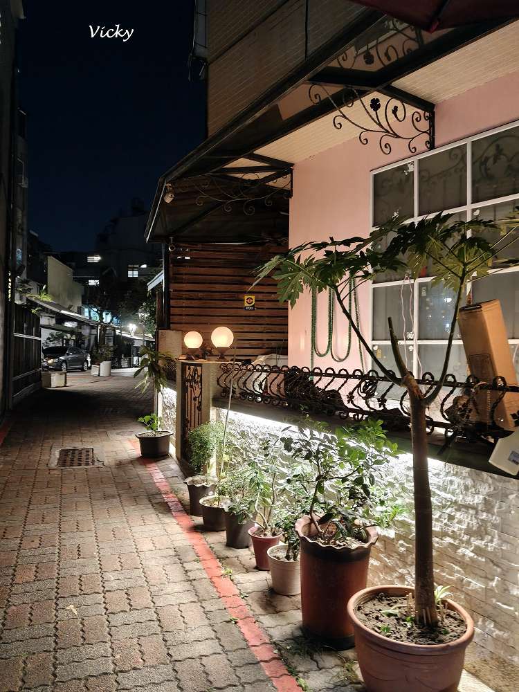 台南中西區特色店家｜木植部：府中街上的無人秘境，空氣鳳梨與誠實商店的療癒邂逅