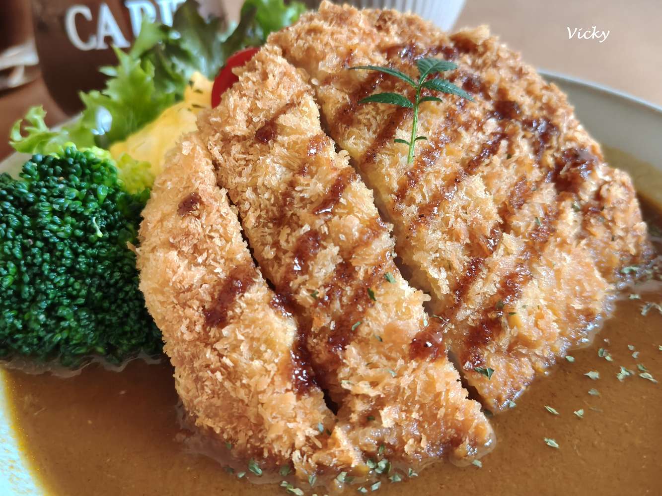 台南東區美食︱咖裏：裕豐街日系雜誌風餐廳，品嘗熟成咖哩與特調飲品，附菜單