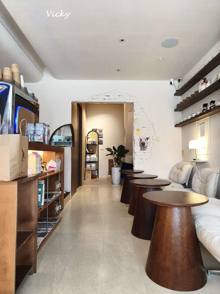 台南東區美食︱咖裏：裕豐街日系雜誌風餐廳，品嘗熟成咖哩與特調飲品，附菜單