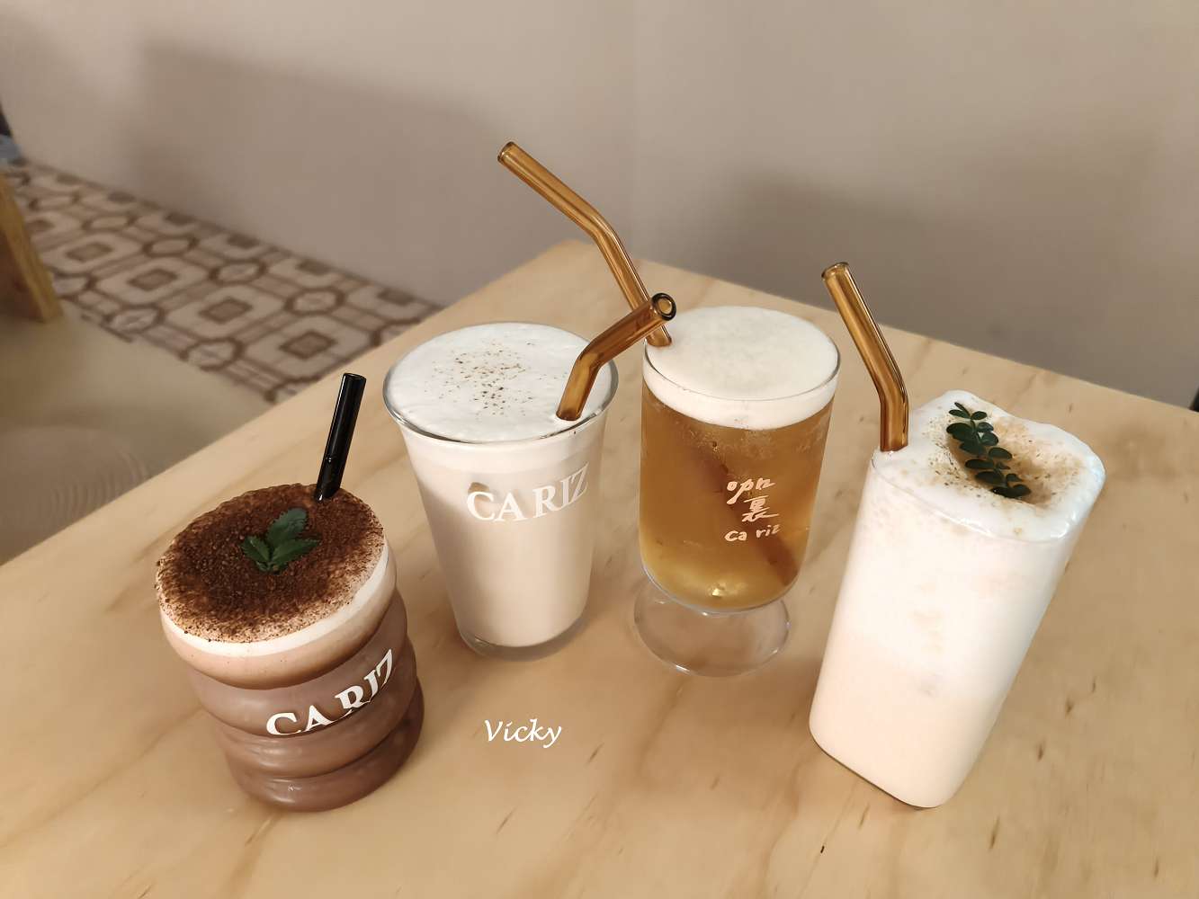 台南東區美食︱咖裏：裕豐街日系雜誌風餐廳，品嘗熟成咖哩與特調飲品，附菜單