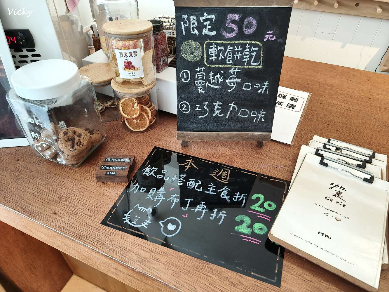 台南東區美食︱咖裏：裕豐街日系雜誌風餐廳，品嘗熟成咖哩與特調飲品，附菜單