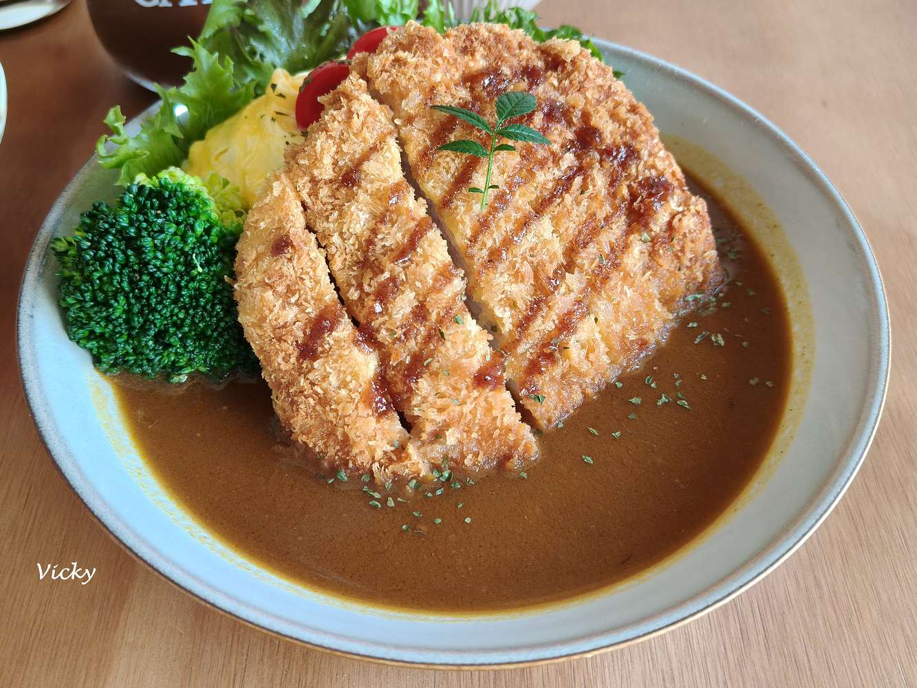 台南東區美食︱咖裏：裕豐街日系雜誌風餐廳，品嘗熟成咖哩與特調飲品，附菜單