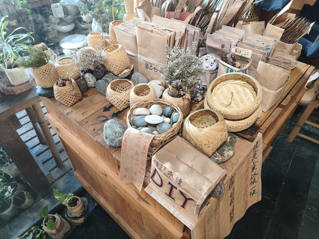 台南選物店推薦 茶布屋：府中街的綠色秘境，在循環經濟裡遇見生活藝術家，用手作縫合大地與日常