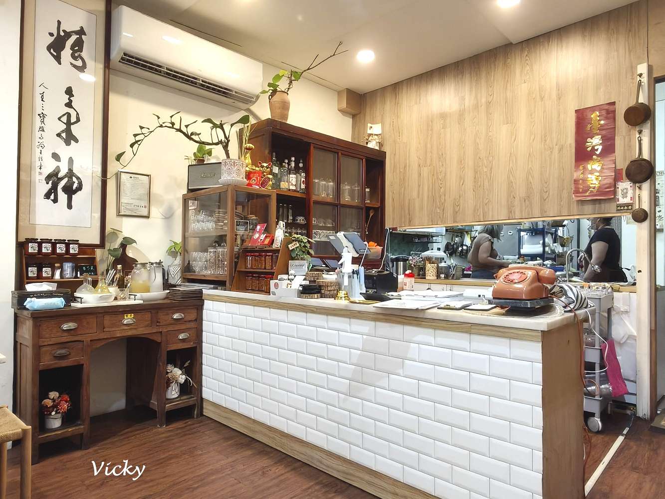 台南中西區美食|芙樂菈露 泰式冬蔭功:民權路上的綠意秘境,老闆娘親種香料的溫暖滋味!附菜單 台南中西區美食|芙樂菈露 泰式冬蔭功:民權路上的綠意秘境,老闆娘親種香料的溫暖滋味!附菜單