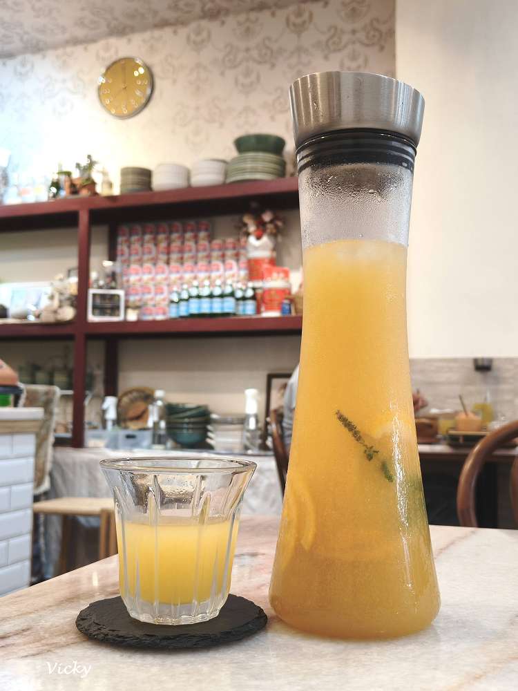 台南中西區美食|芙樂菈露 泰式冬蔭功:民權路上的綠意秘境,老闆娘親種香料的溫暖滋味!2026最新菜單 台南中西區美食|芙樂菈露 泰式冬蔭功:民權路上的綠意秘境,老闆娘親種香料的溫暖滋味!2026最新菜單