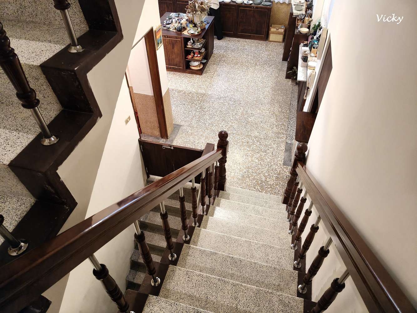 台南府中街 日內器皿：走進豪宅裡的選物店！超壯觀 3 層樓日式器皿專賣店，還有隱藏版「燉飯烤餅」