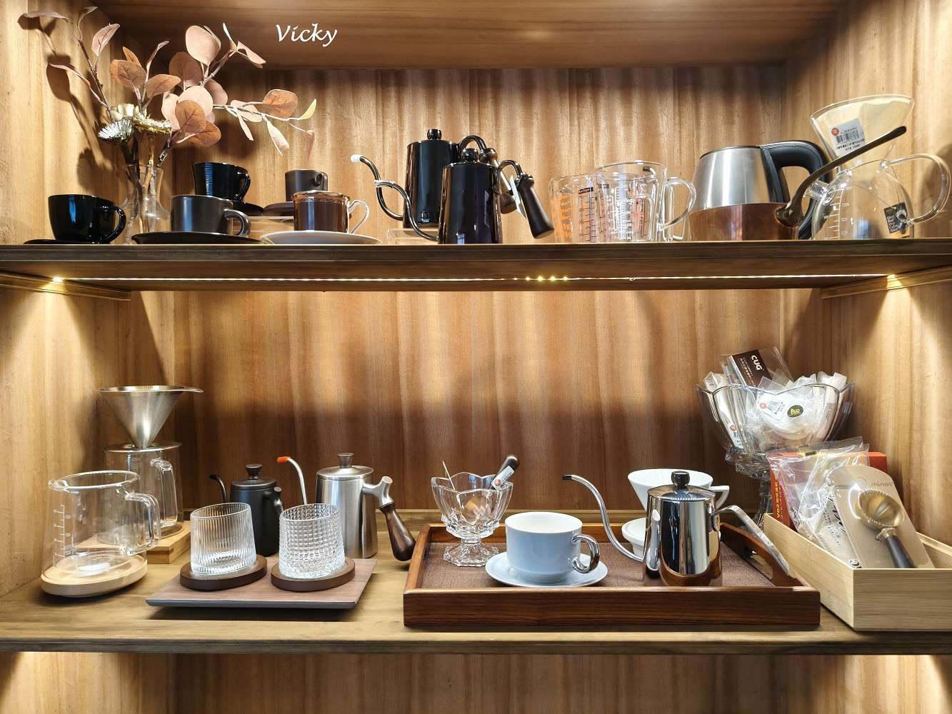 台南府中街 日內器皿：走進豪宅裡的選物店！超壯觀 3 層樓日式器皿專賣店，還有隱藏版「燉飯烤餅」