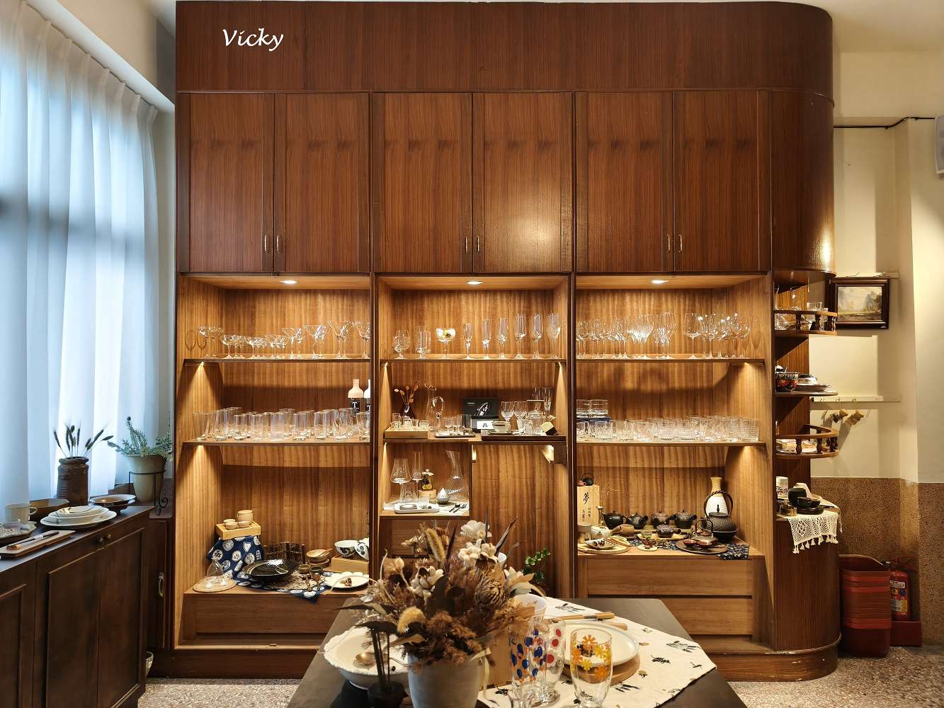 台南府中街 日內器皿：走進豪宅裡的選物店！超壯觀 3 層樓日式器皿專賣店，還有隱藏版「燉飯烤餅」