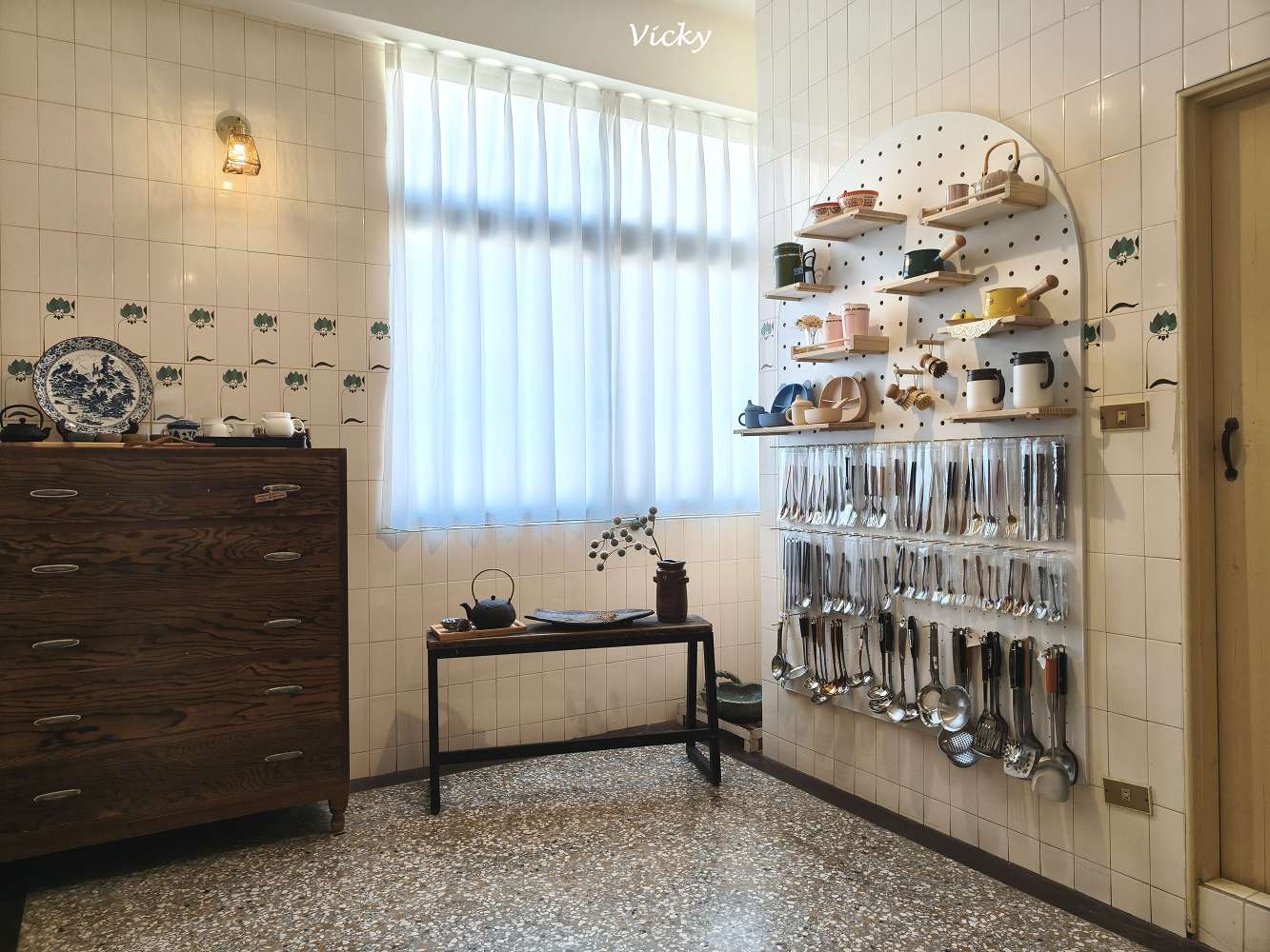 台南府中街 日內器皿：走進豪宅裡的選物店！超壯觀 3 層樓日式器皿專賣店，還有隱藏版「燉飯烤餅」