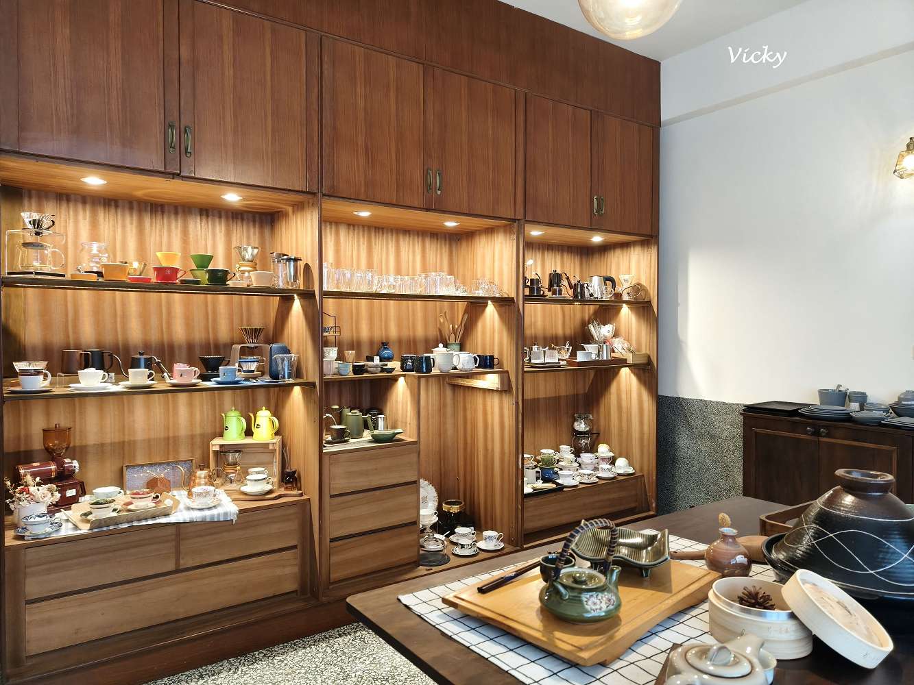 台南府中街 日內器皿：走進豪宅裡的選物店！超壯觀 3 層樓日式器皿專賣店，還有隱藏版「燉飯烤餅」