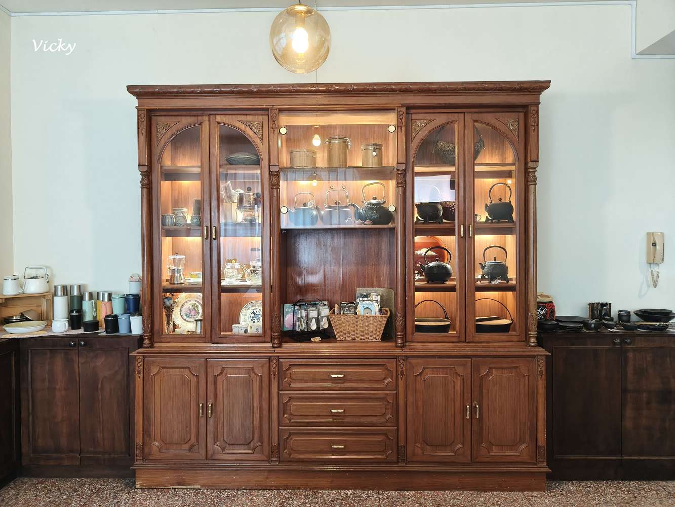 台南府中街 日內器皿：走進豪宅裡的選物店！超壯觀 3 層樓日式器皿專賣店，還有隱藏版「燉飯烤餅」