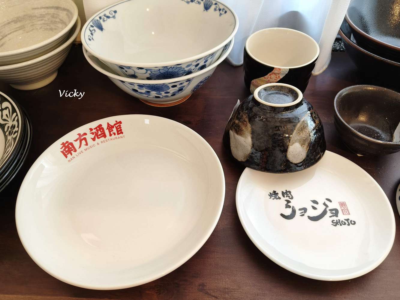 台南府中街 日內器皿：走進豪宅裡的選物店！超壯觀 3 層樓日式器皿專賣店，還有隱藏版「燉飯烤餅」