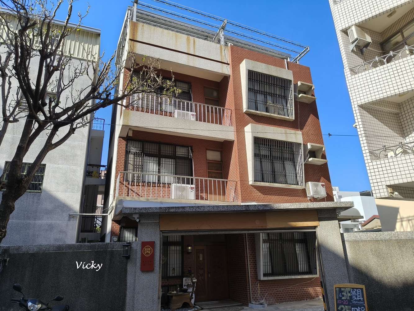 台南府中街 日內器皿：走進豪宅裡的選物店！超壯觀 3 層樓日式器皿專賣店，還有隱藏版「燉飯烤餅」